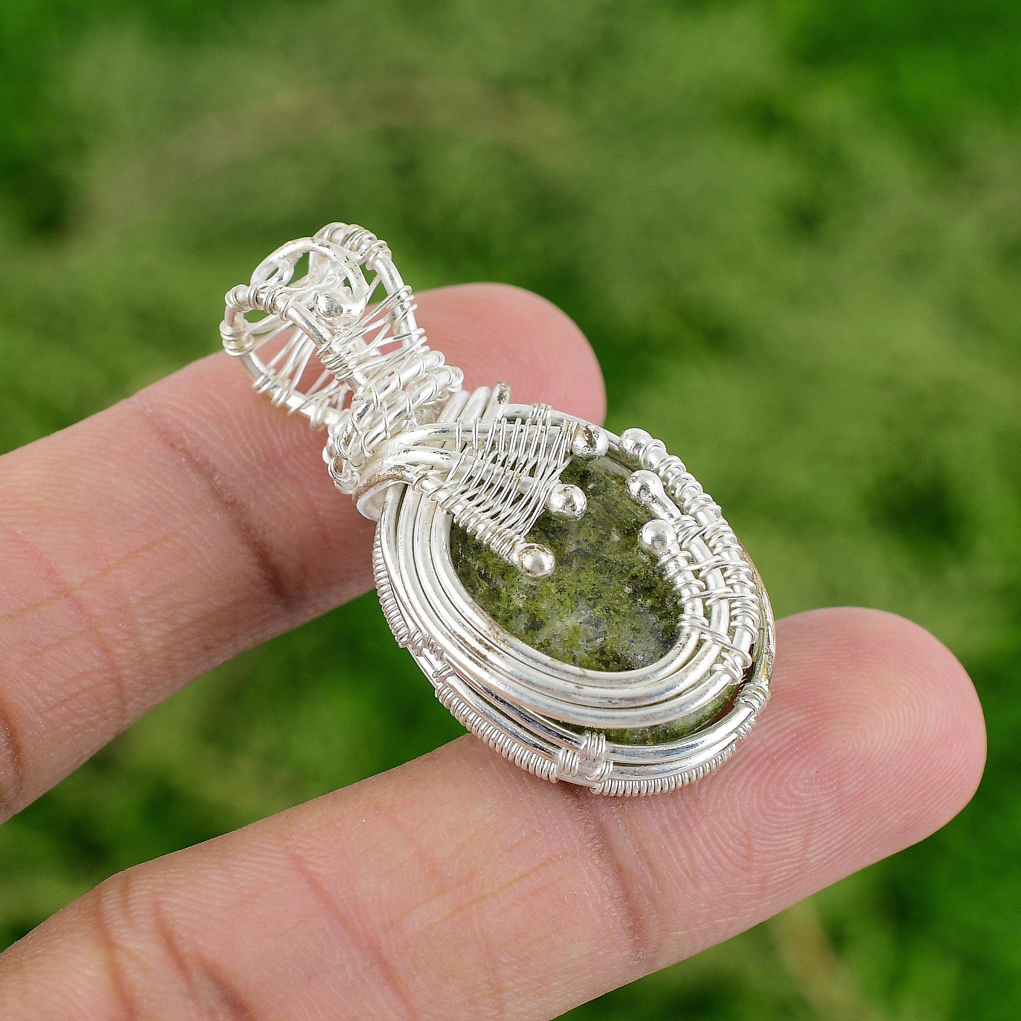 

Распродажа ко Дню дочерей Подвеска ручной работы из натурального серпентина с оплеткой из проволоки из серебра 925 пробы