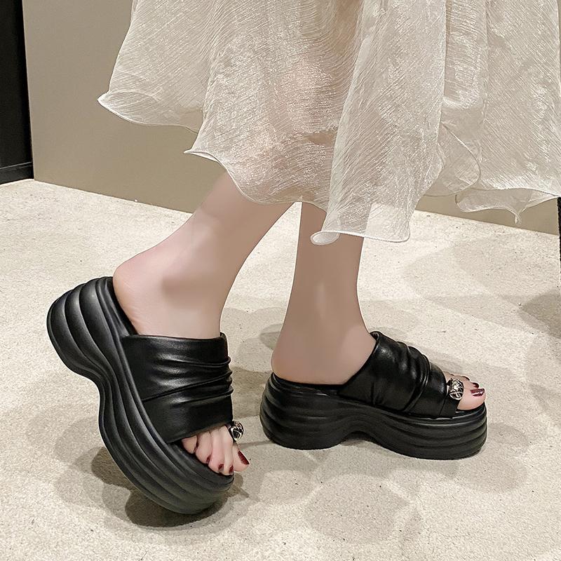 Fashion 2024 Summer New Pinch Toe Slippers Womens Platform Gladiator Shoes Flip Flop Pleated Soft Leather Comfortable Thick Sole Sandal