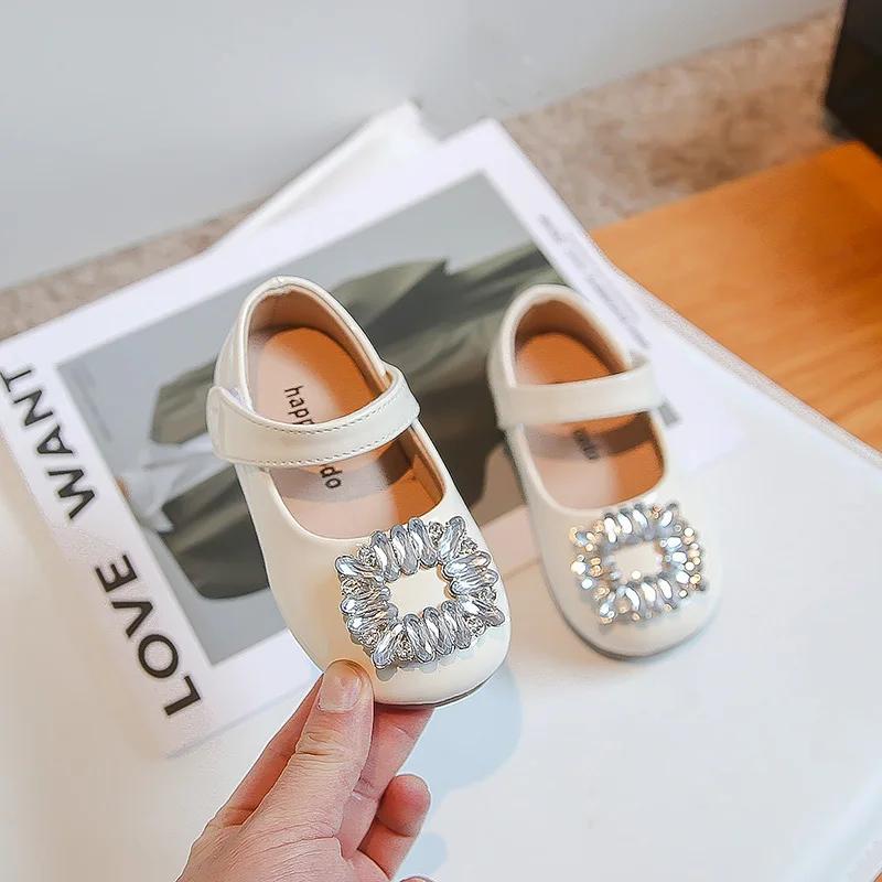 2024 Frühling Neue Koreanische Stil Retro Strass Vielseitig Weich Atmungsaktiv Runde Zehenpartie Schlicht Klettverschluss Kindermode Freizeitschuhe