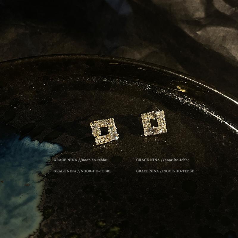 

Premium cold wind exquisite zircon stud earrings new trendy earrings Korean temperament ear jewelry women