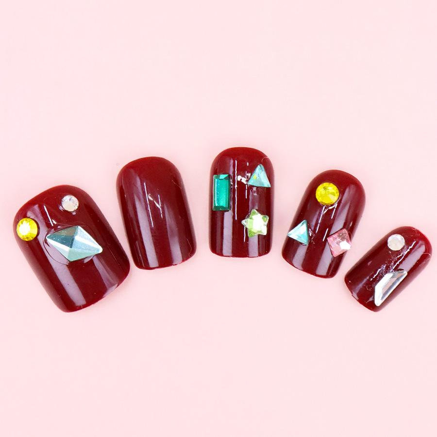 24 Pieces Red Diamond Accessories, Simple New Product Temperament, Smudged Lines, Autumn and Winter Temperament White, Nail Art Wear Nail Pads