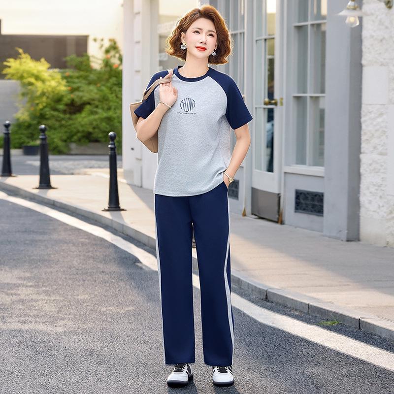 

Mom s 2026 Summer Fashion: Age-Defying Casual Short-Sleeve T-shirt Set for Women 3XL