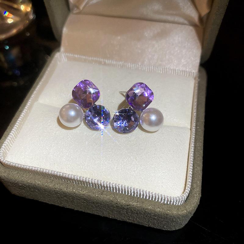 

Жемчужные серьги-пусеты неправильной треугольной формы, простые модные серьги, легкая роскошь, высокое чувство стиля, универсальные серьги для женщин