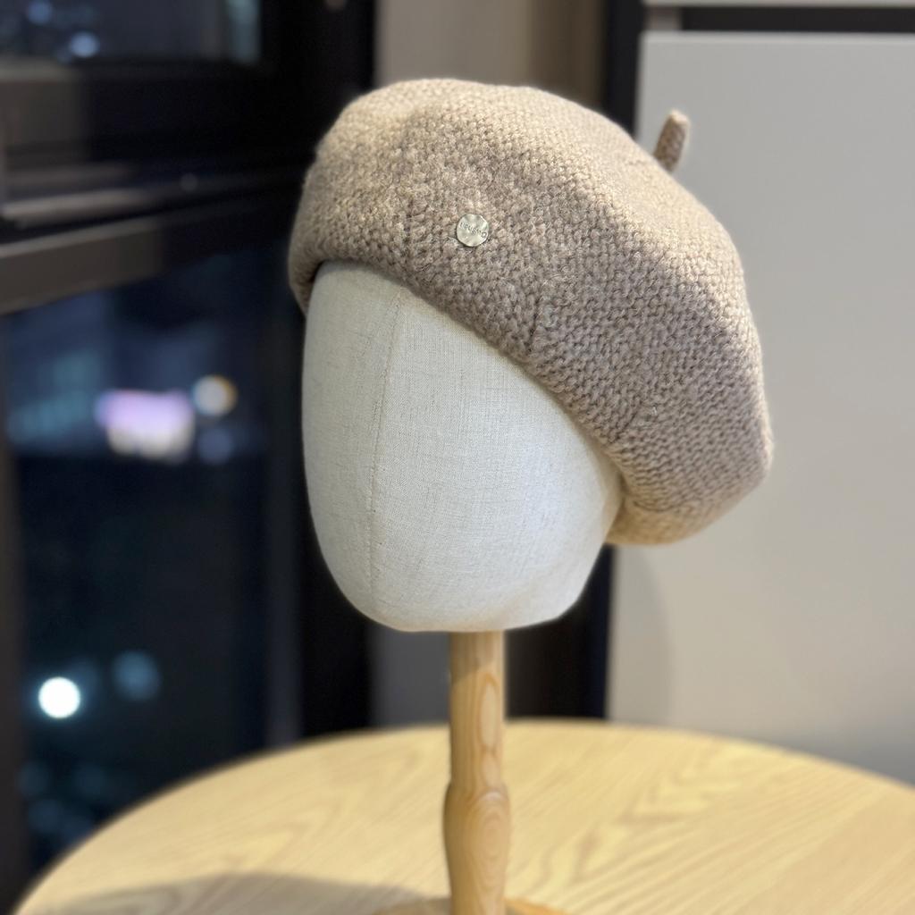 New Autumn and Winter Knitted Beret Women's Casual Literary Painter's Hat Korean Version Versatile Face Showing Little Bud Hat Trend