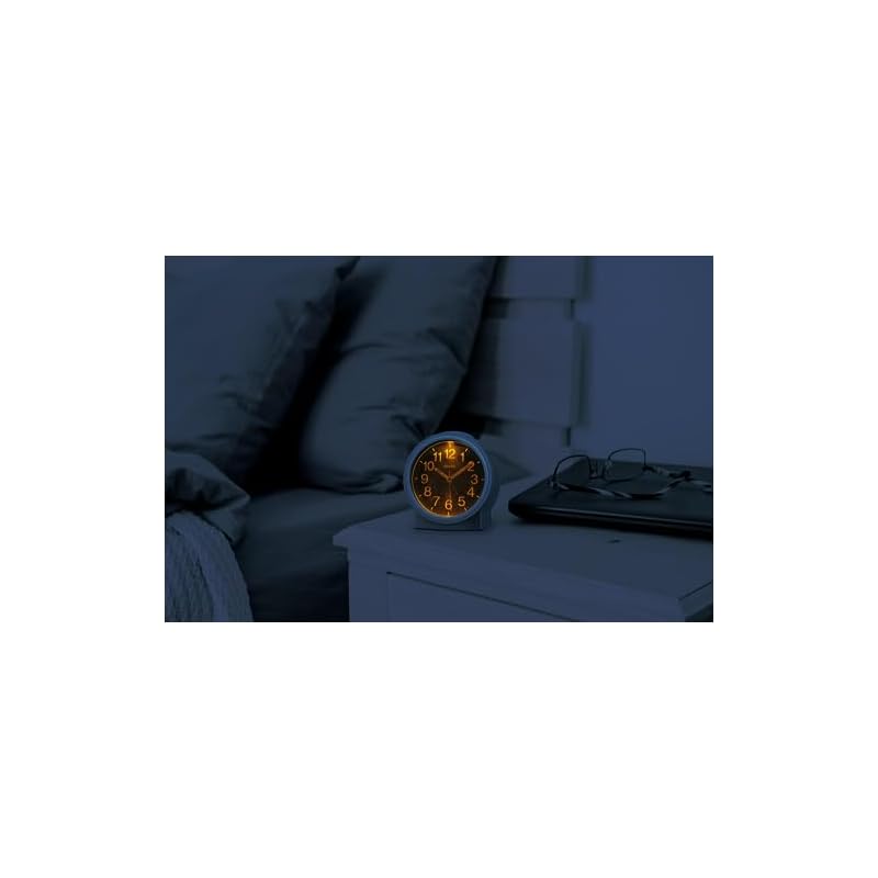 Seiko Clock KR518G Alarm Clock, Automatic Light-Up, Analog, Light-Concentrating Resin Dial, Night Visibility, Pale Gold Pearl, 116 X 115 X 81mm