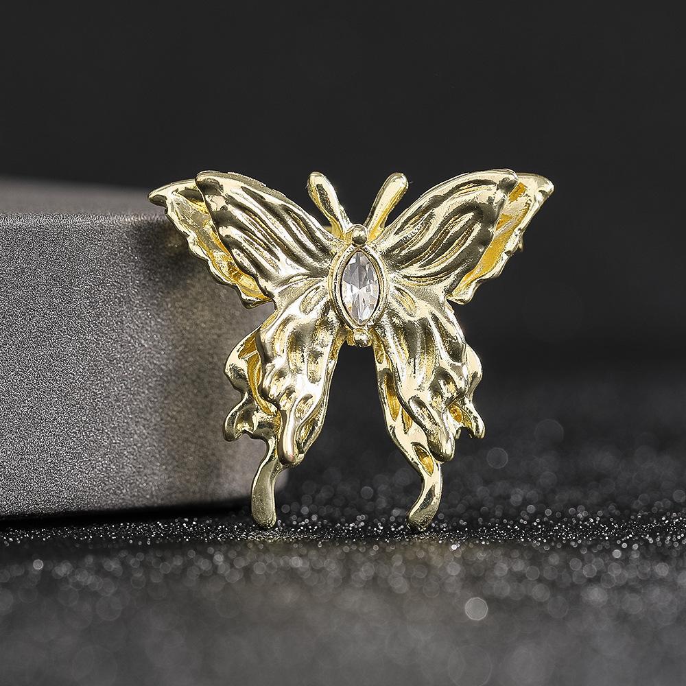 Personalized Butterfly Chain Brooch Fringed Pin Brooch Suit Sweater Accessories Autumn And Winter Senior Design Sense