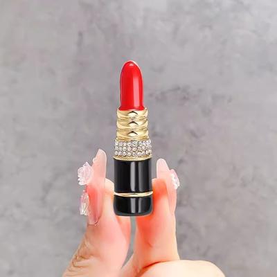 Personalisierte diamantbesetzte Lippenstiftbrosche, weibliche kreative Tropf-Corsage, Nische, High-End-Design, Pin-Zubehör