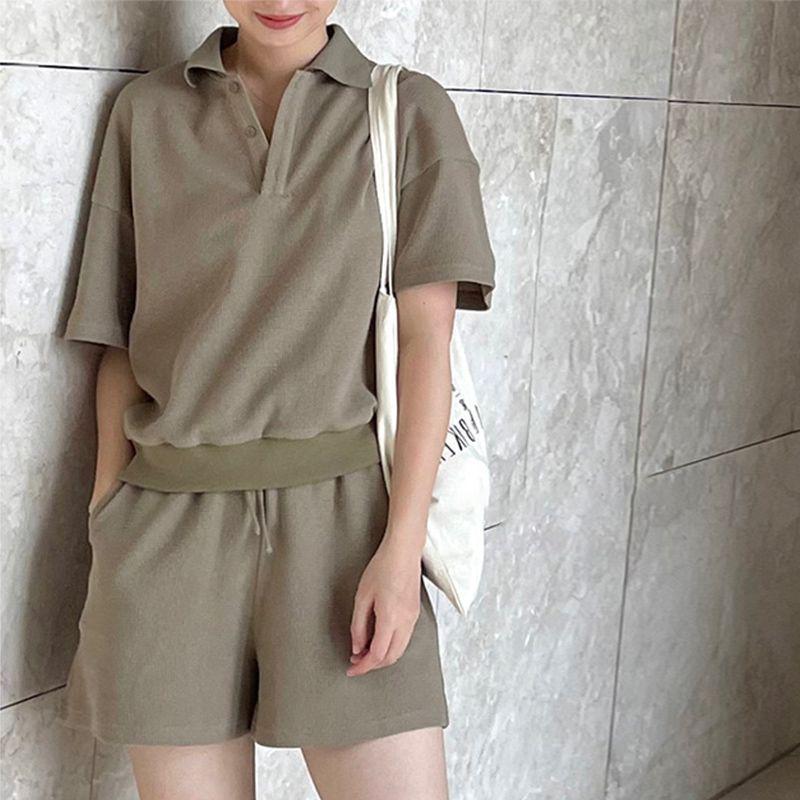 

Летний женский повседневный спортивный костюм-двойка 2025: Модные топы с коротким рукавом и шорты. L