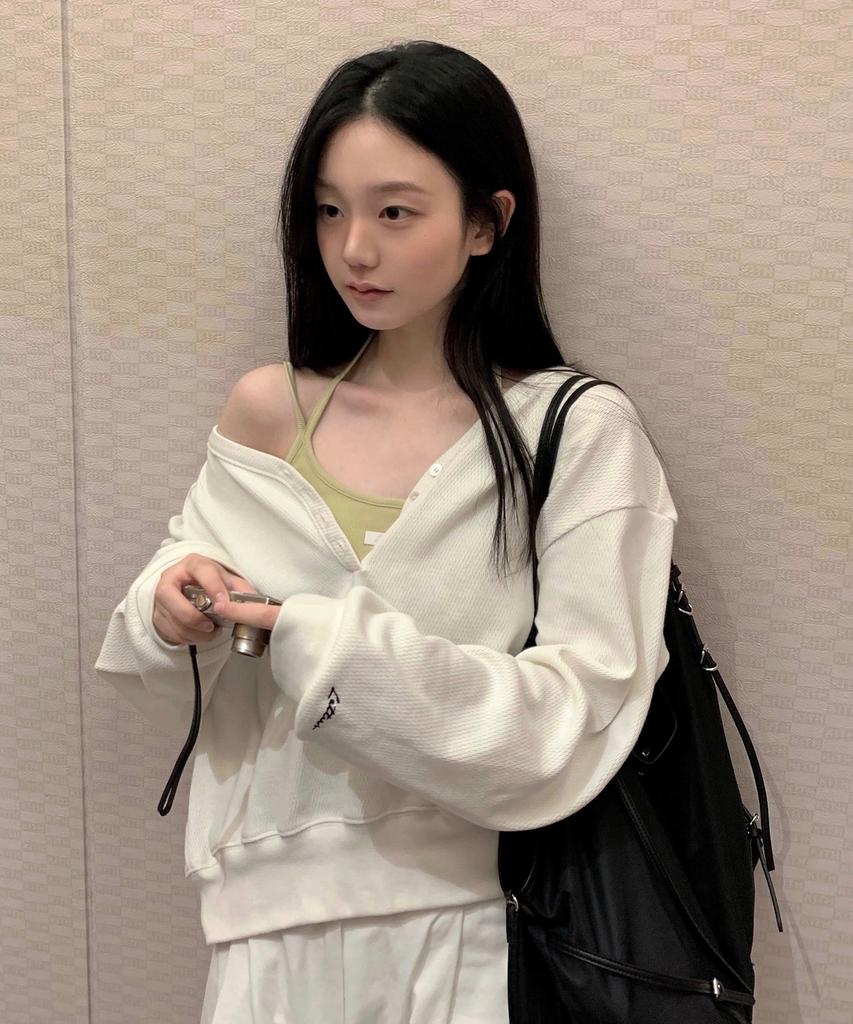 LETTER FROM MOON V-Neck Waffle Sweatshirt (Ivory)