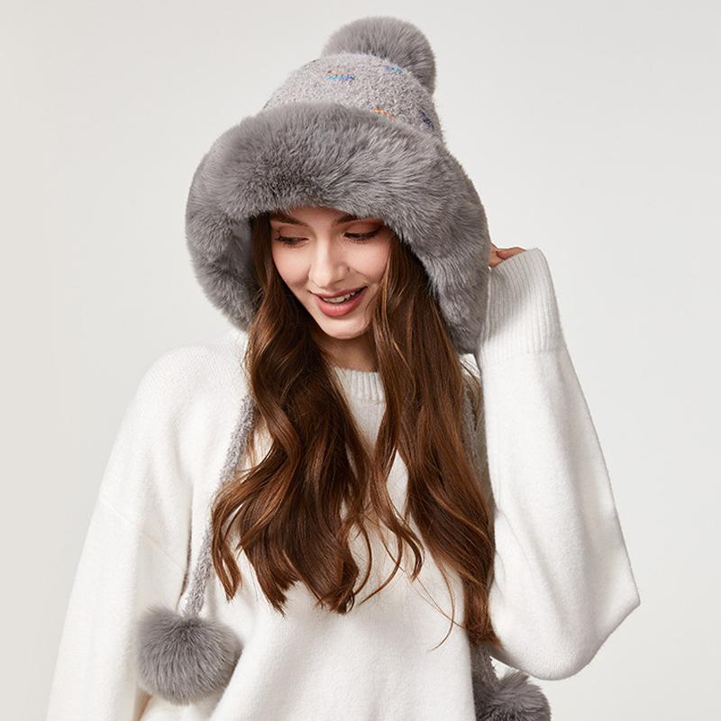 

Knitted Hat Women s Thick Wool Collar Wool Hat Plush Three-Ball Warm Hat серый