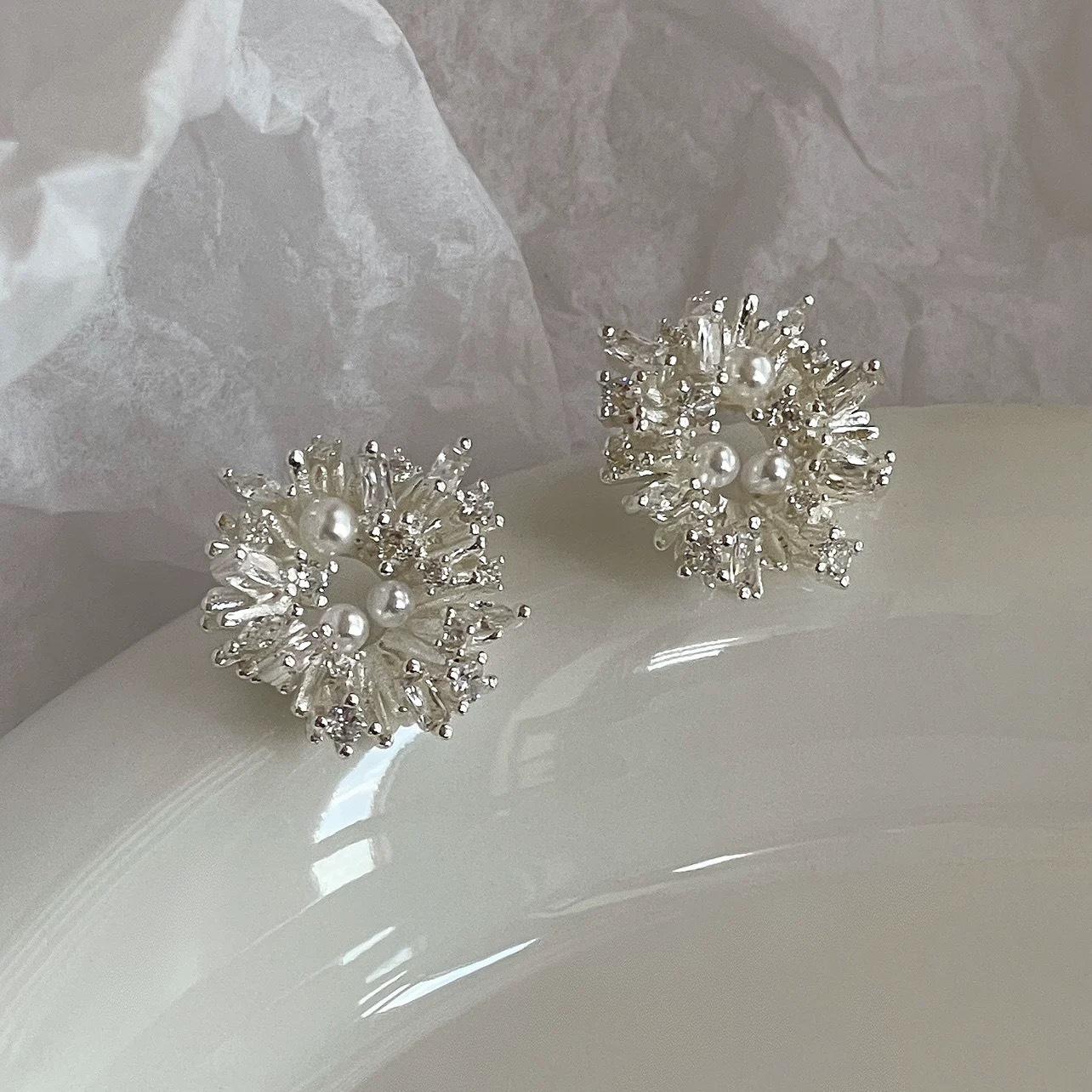 

Серьги с жемчугом «Подсолнух» от Chaifu Studio: Элегантный корейский геометрический дизайн