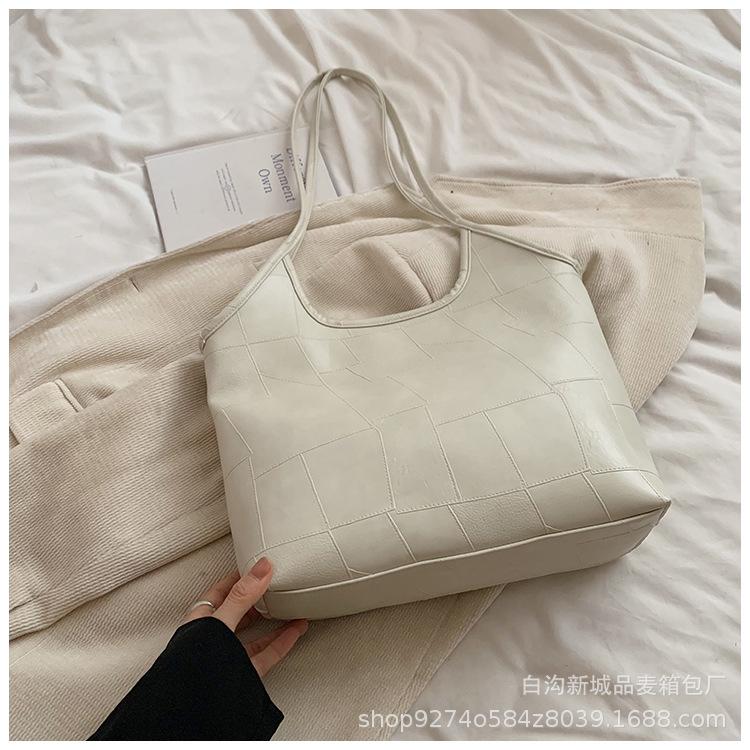 

Lazy wind underarm bag 2025 new trendy fashion niche design casual commuting shoulder bag large capacity tote bag
