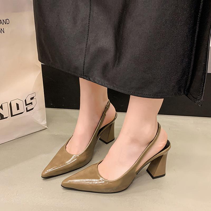 Nischen-High-End-Sinn hinten leere Tasche Kopfsandalen Damen Frühling und Sommer 2025 neu spitz vielseitig dicker Absatz flacher Ausschnitt High Heels