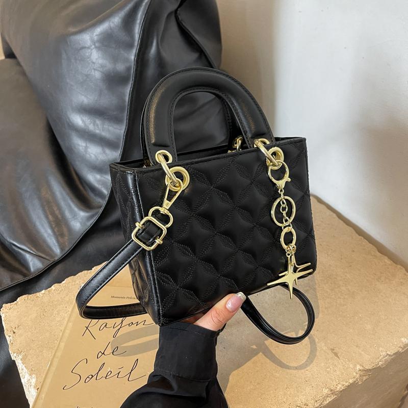 Bag Women's Xiaoxiangfeng Fashion Women's Bag Autumn and Winter Glossy Crossbody Bag Niche Simple Portable Rhombus Temperament Princess Diana Bag