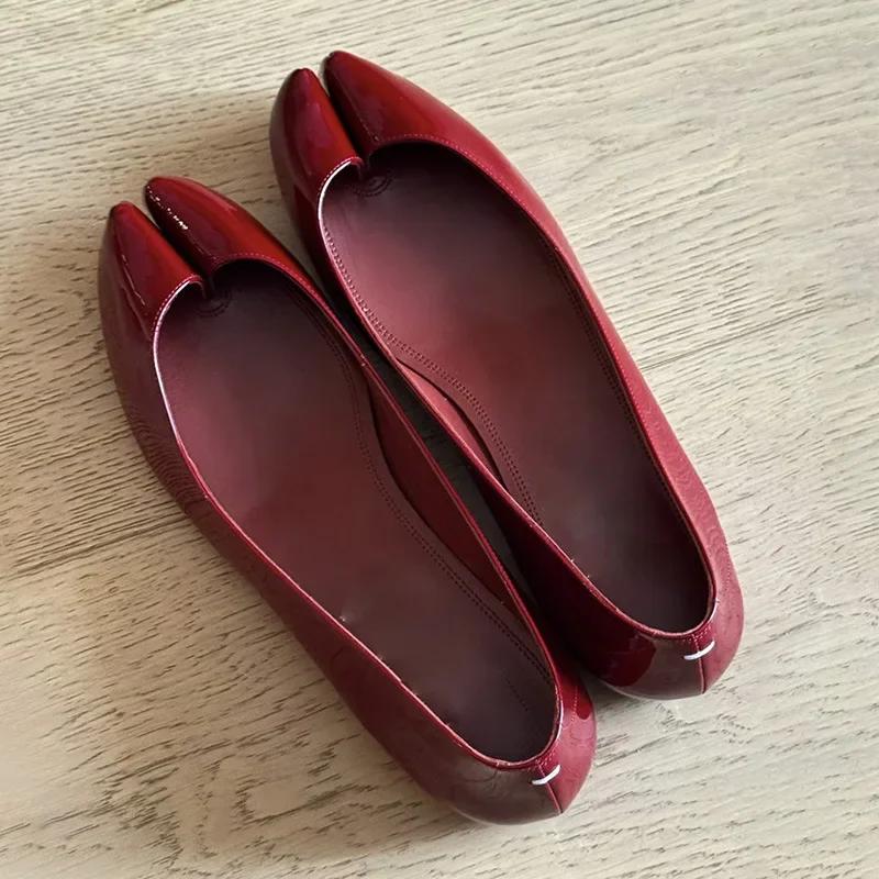 

Модные женские таби ниндзя балетки с раздвоенным носком Мэри Джейн лакированная кожа вечеринка с мелким вырезом однотонные сандалии женские лоферы 35 красный