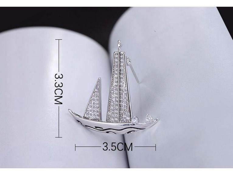 Men's Smooth Sailing Sailboat Zircon Brooch: Elegant Suit Jacket Pin Accessory