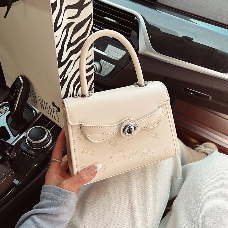 

Simple contrasting color small bag women s 2025 summer new portable small square bag advanced super fire niche texture messenger bag 21*8*15 белый