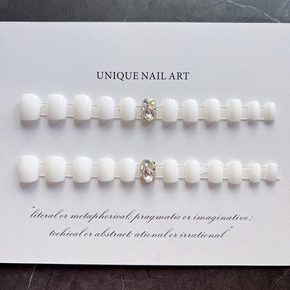 

Highly Popular White Rhinestone Flat Head Manicure Nail Tips