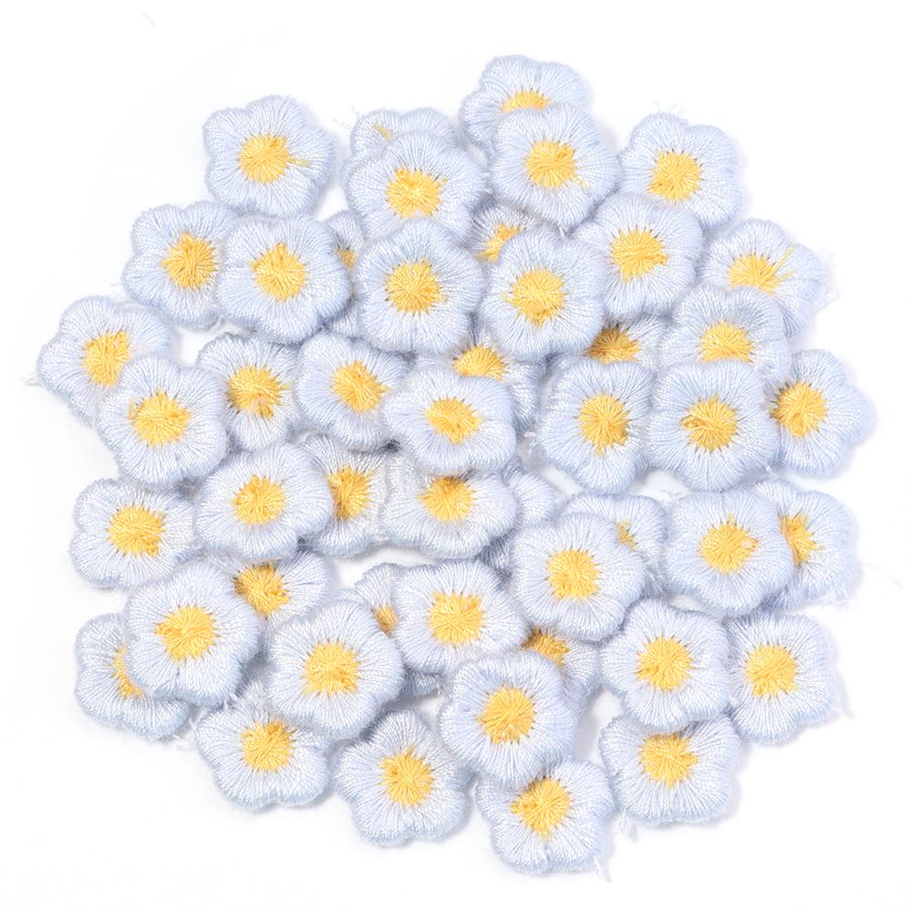 50 Stück/Los Mini Handgemachte Gestickte Blumenflicken Bunte Pflaumenblüten Applikation DIY Kleidung Kopfbedeckung Dekor Nähzubehör