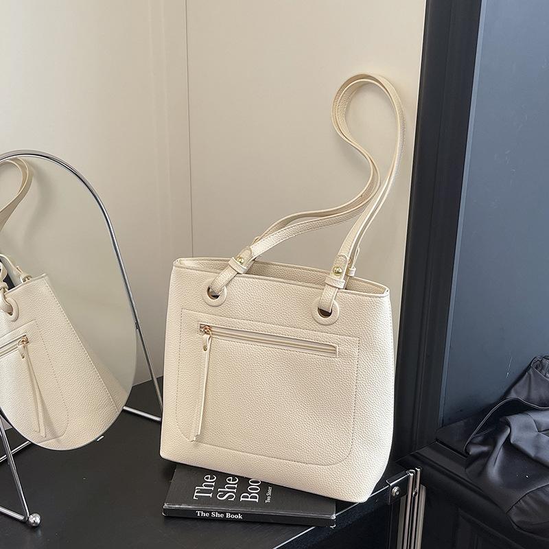 

Простая и модная сумка-тоут, женская осенне-зимняя новинка, высококлассная нишевая сумка через плечо для通勤 белый