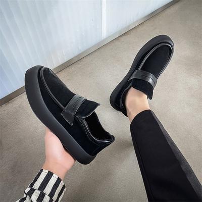 2025 Winter neue Leder Herrenschuhe dicksohlige Samt Thermobaumwollschuhe ein Pedal lässige Board Schuhe dicksohlige Erhöhung