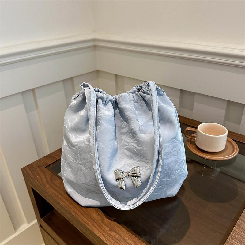 Modern Soft Structured Butterfly Bucket Bag With Magnetic Closure For Daily Fashion Needs синий