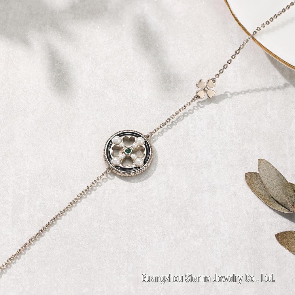 Four-Leaf Clover Enamel Bracelet: Elegant, Fade-Resistant, Versatile, Exquisite Hand Jewelry for Women.