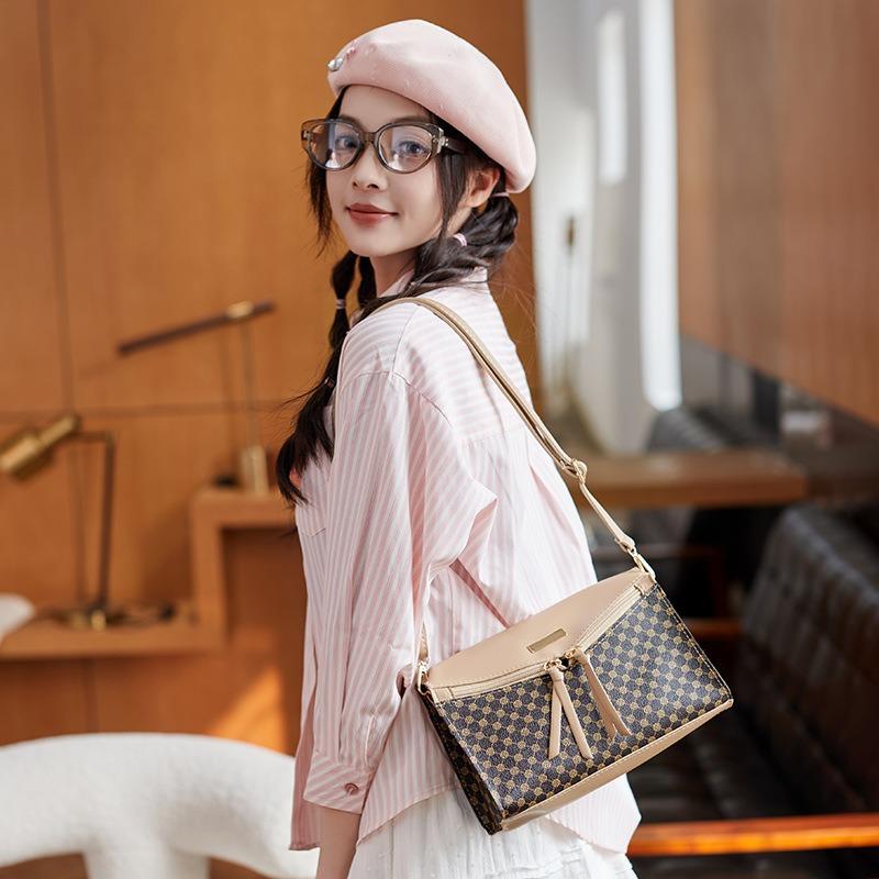 Women's bag, new women's change bag, niche bag, messenger bag, printed shoulder bag, one piece.