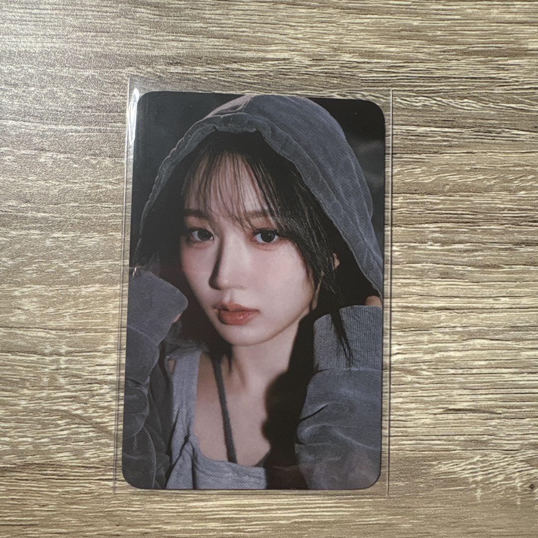 

[USED] NMIXX Hyewon trading card with muu popup bucket hat purchase bonus