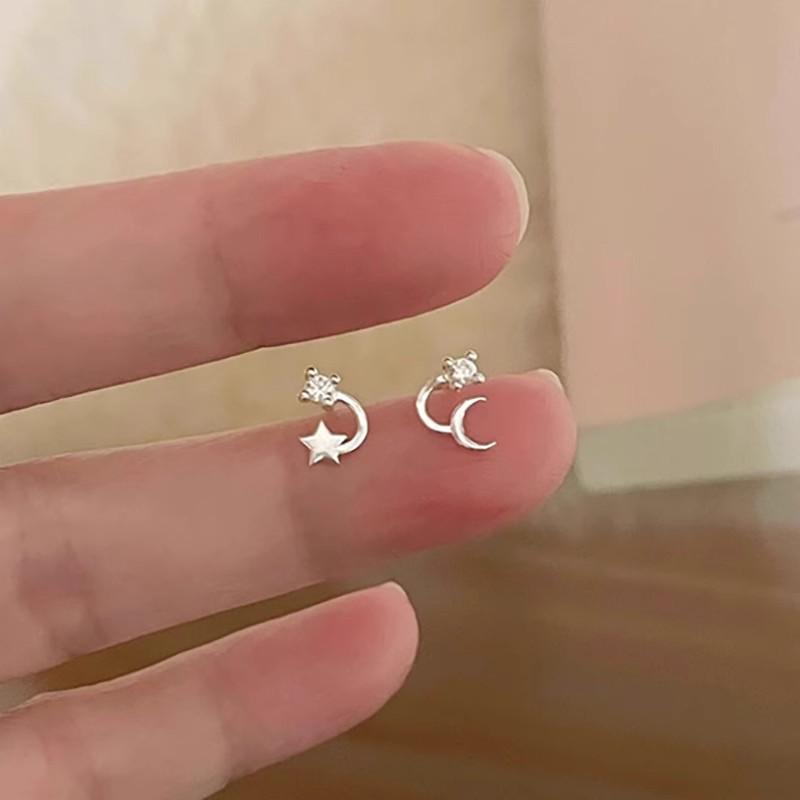 Star and Moon Asymmetrical Zirconia Stud Earrings for Women – Elegant and Unique Design звезда
