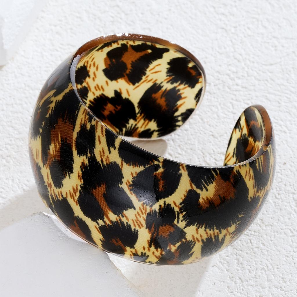 Vintage Exaggerated Leopard Print Resin Cuff Bangles for Women Fashion Sexy Y2K Thick Wide Bracelets Beach Jewelry Gift 2026 New