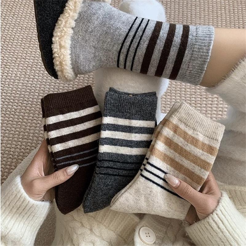 Korean Retro Contrasting Striped Wool Socks For Children, Popular Thickened And Velvet Warm Simple Confinement Stacking Socks