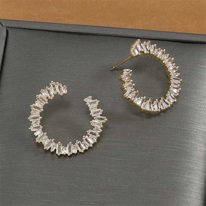 

ZAKOL Роскошные серьги-пусеты с багетными цирконами ААА, в форме CC, прозрачные, геометрические, с кубическим цирконием, изысканные свадебные цирконы