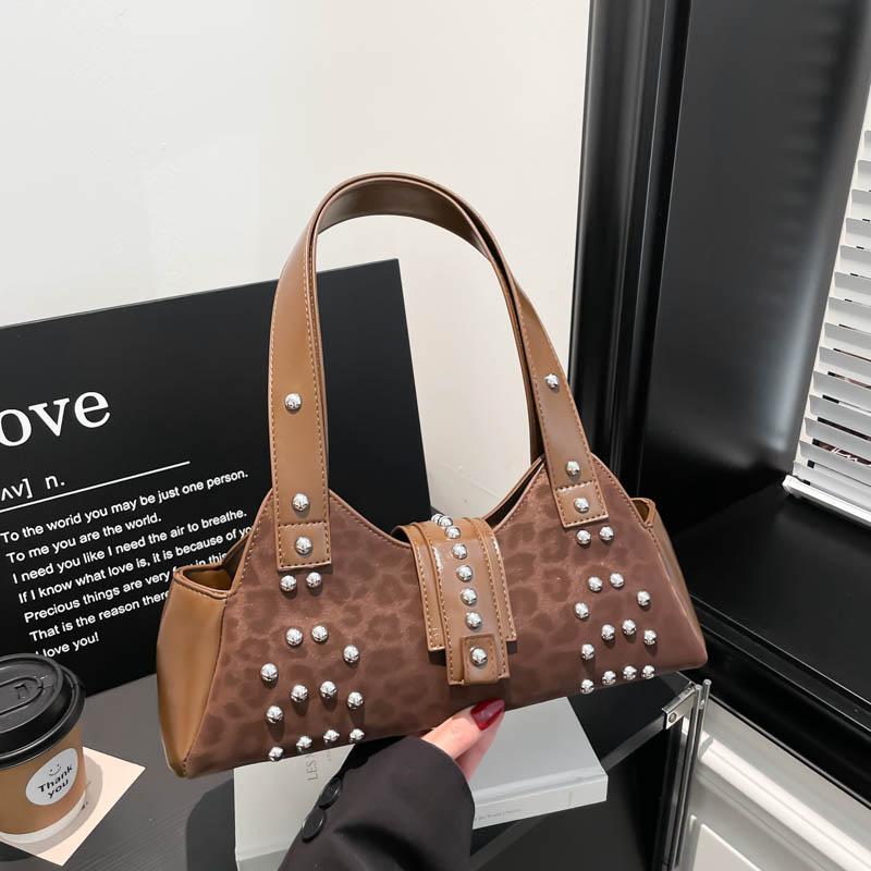 Underarm Bag PU Leather Studded Shoulder Bag for Women Rivet Punk Clutch Purse for Work Travel Shopping Trendy Hobo Purse