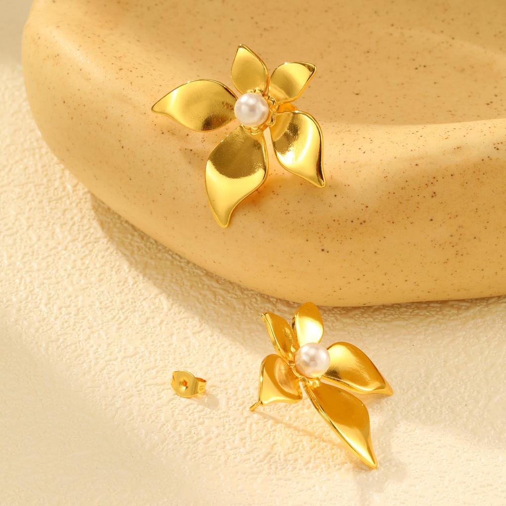 Light Luxury 18K Gold Plated Flower Earrings Stainless Steel Imitation Pearl Earrings for Women Fashion Personality Jewelry