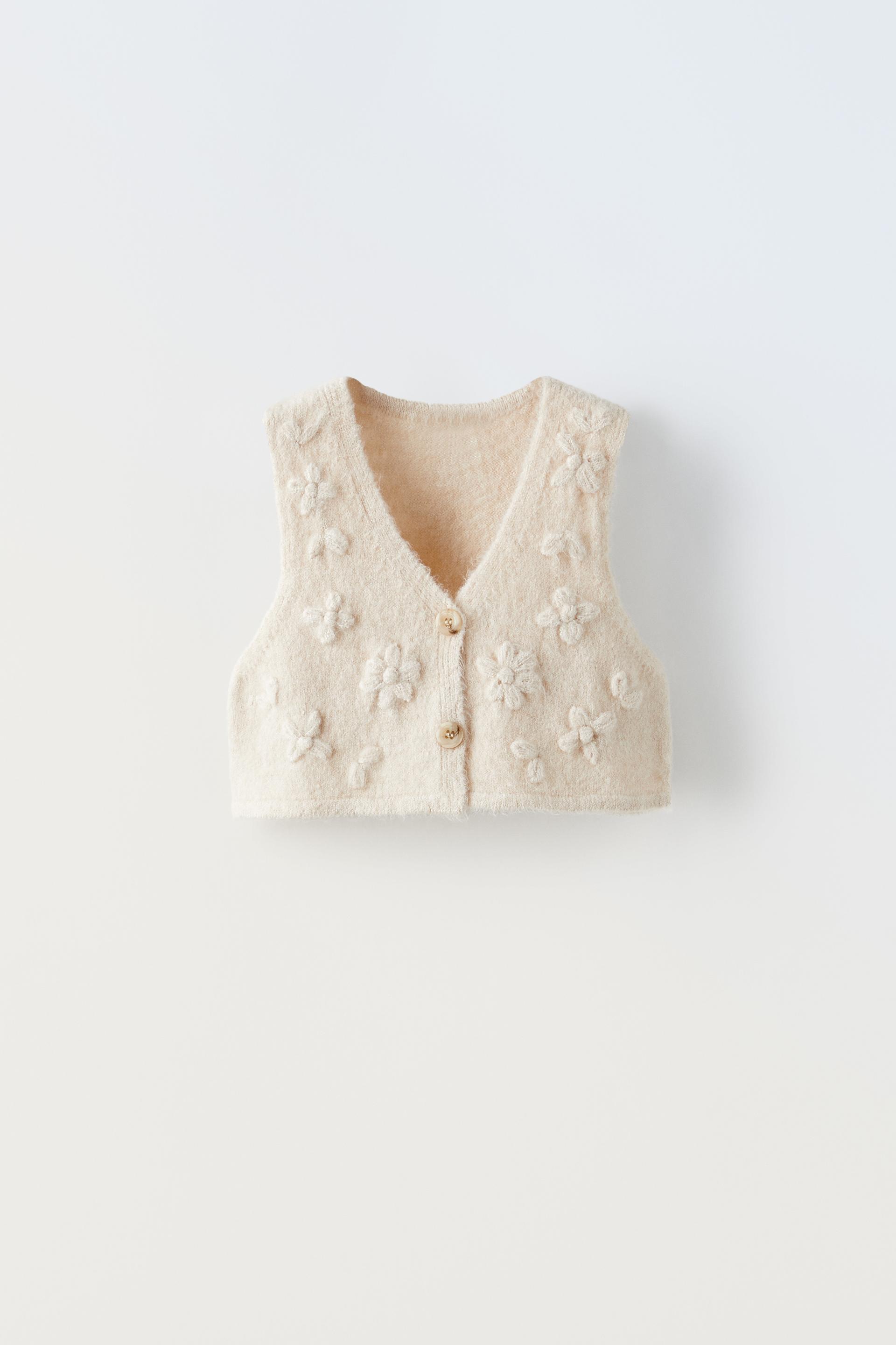 

KNIT VEST WITH EMBROIDERED FLOWERS