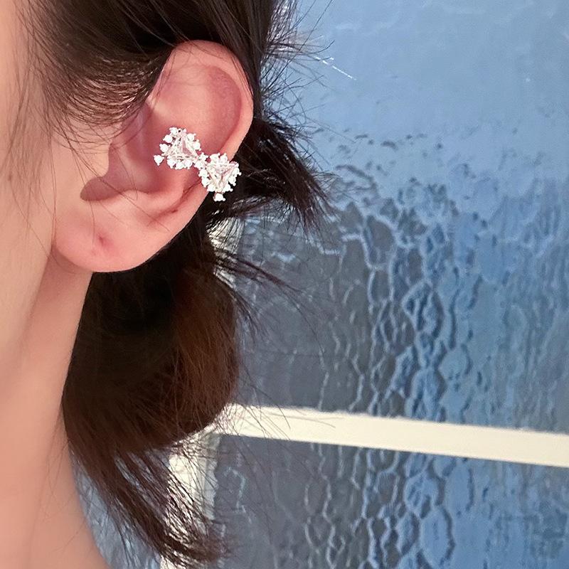 Einfache Zirkon-Schleifen-Steckohrringe exquisite Ohrringe leichter Luxus Ohrringe Damen