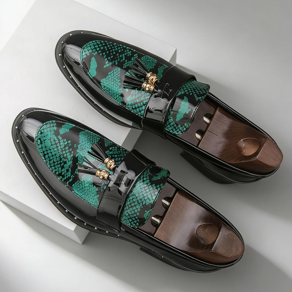 Men's Business Formal Slip-On Loafers Pointed Toe Patent Leather Shoes with Shiny Tassel & Snake Print, Suitable Office Party