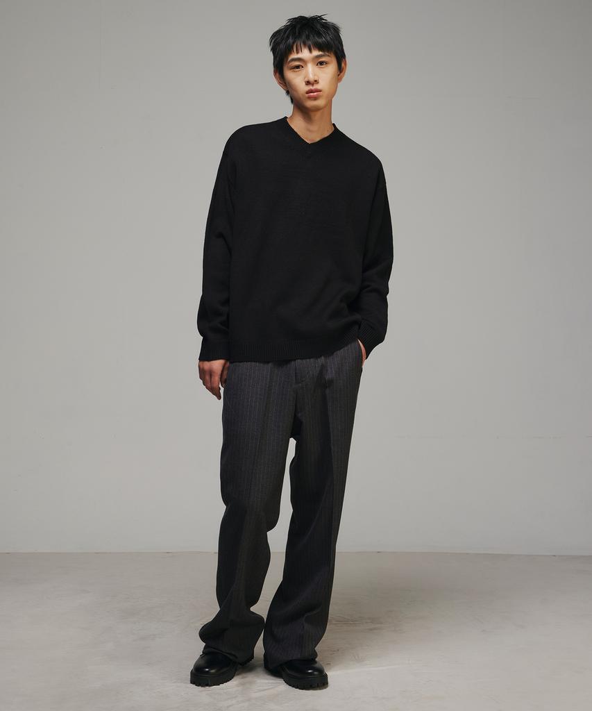 SIGNATURE V-Neck Relaxed Knit [Black]