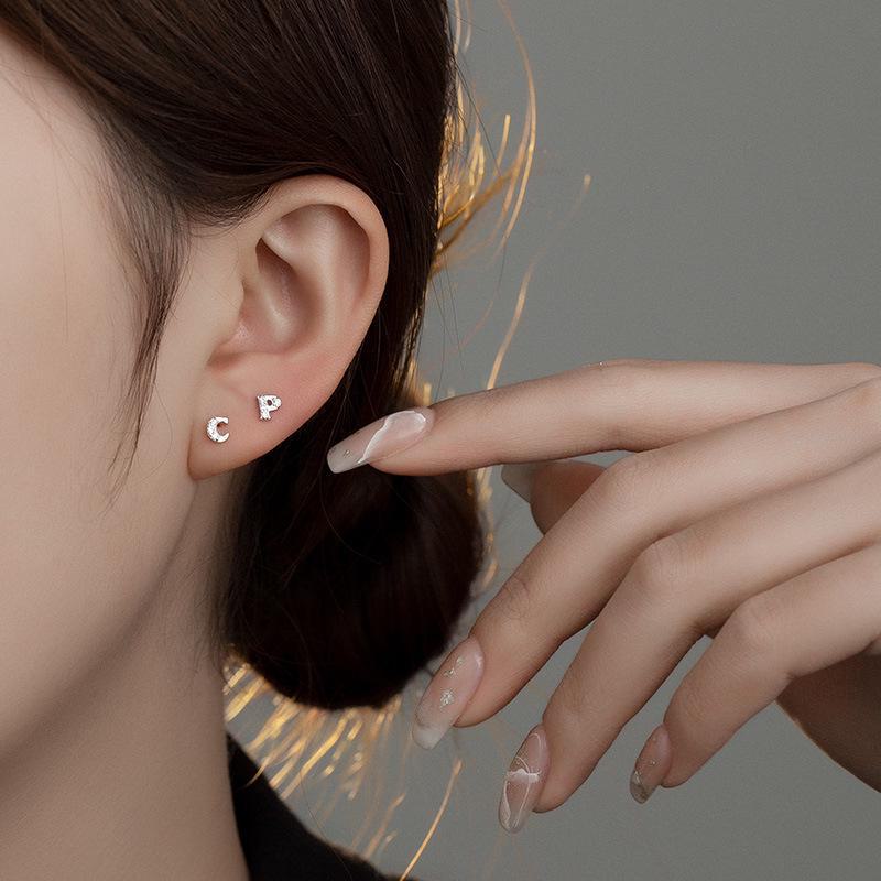 Pendientes de Diamantes con Letra Personalizada de Plata de Ley S925 Banyan Tree - Pendientes Individuales para Cartílago para Hombre y Mujer