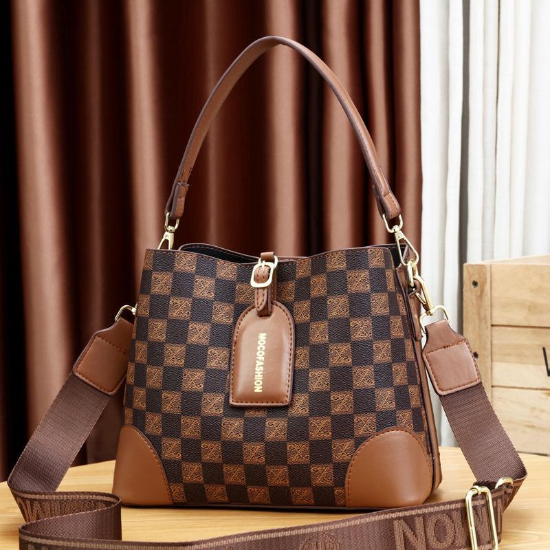 Manufacturer bucket bag 2025 new trendy printing fashionable versatile portable messenger large-capacity women's bag one piece sent on behalf of