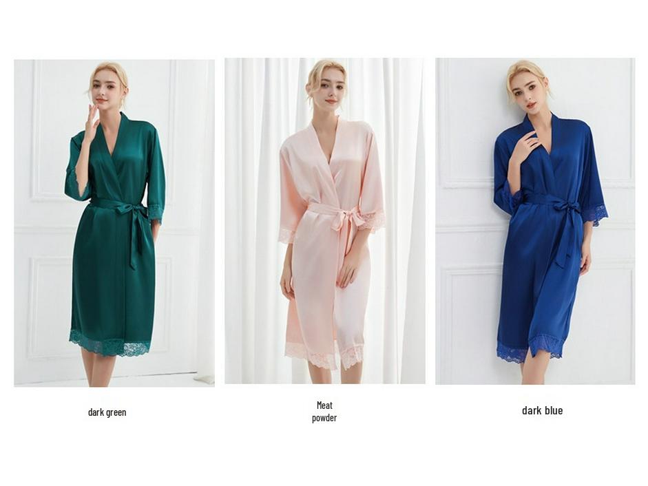 Elegantes Sommer-Bademantel mit Spitzenbesatz