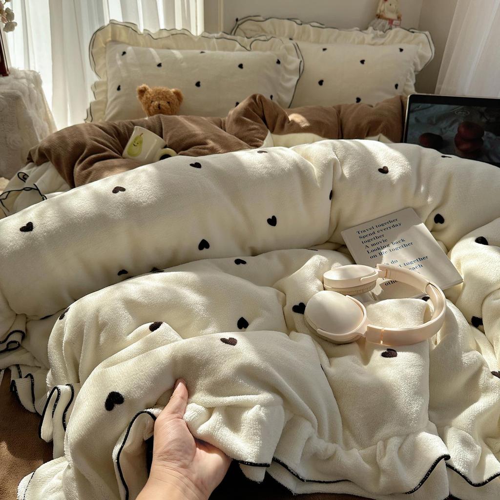 Cherry Lace Overlock Velvet 4-Piece Winter Bedding Set