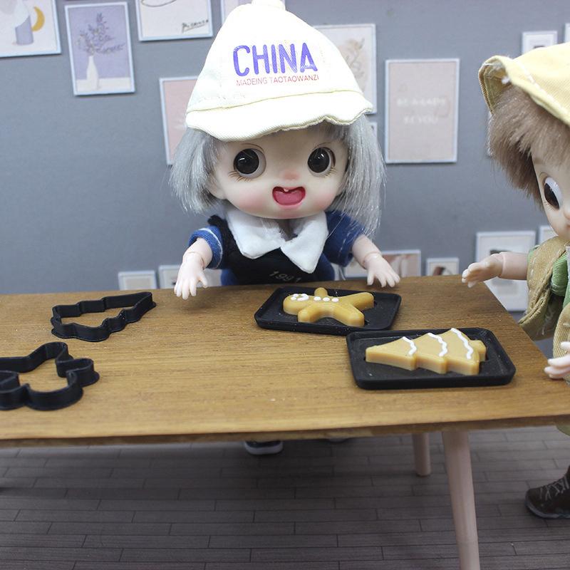 3Pcs 1/12 Scale Miniature Human Gingerbread Man Christmas Baking Dollhouse Mini Cookie Mold Pretend Kitchen Food Toy