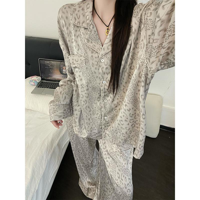 

Korean high-end leopard print pajamas women s spring and autumn ins design sense thin casual loungewear spot S