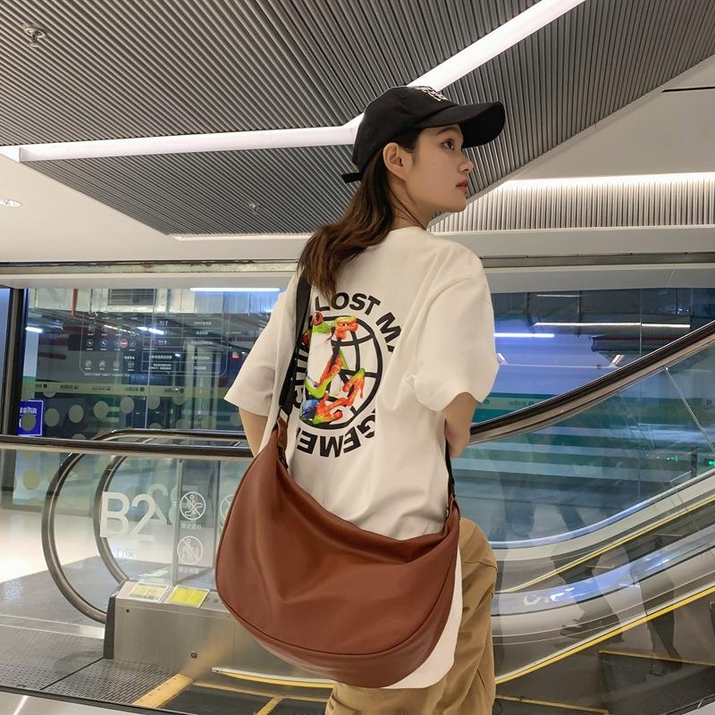 Casual women's bags Korean version fashionable large-capacity messenger bags women's simple casual commuting single shoulder women's niche autumn bags