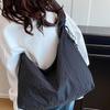 2025 autumn and winter new loose lazy style shoulder bag Korean version niche pleated large capacity plaid commuter shoulder bag