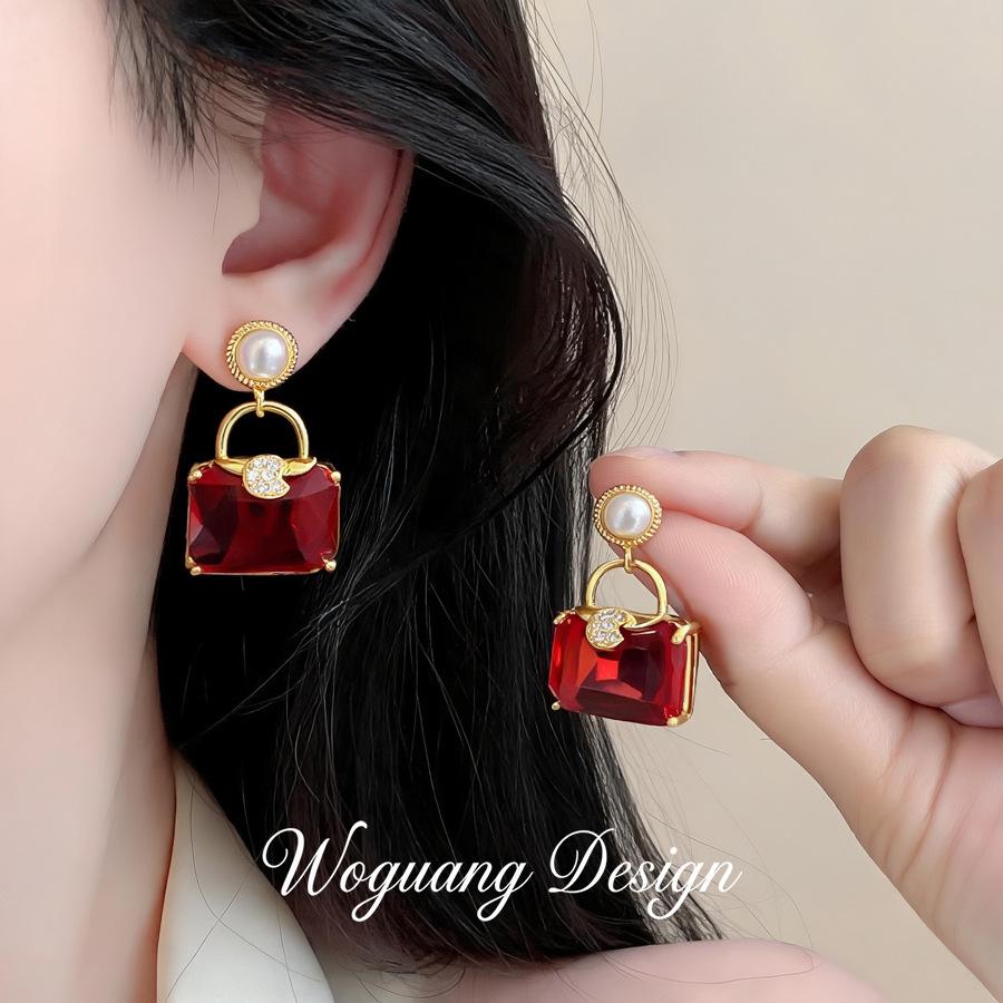 Crimson Pouch Square Pendant Earrings, Retro Fashion Earrings, Light Luxury and Noble Earrings