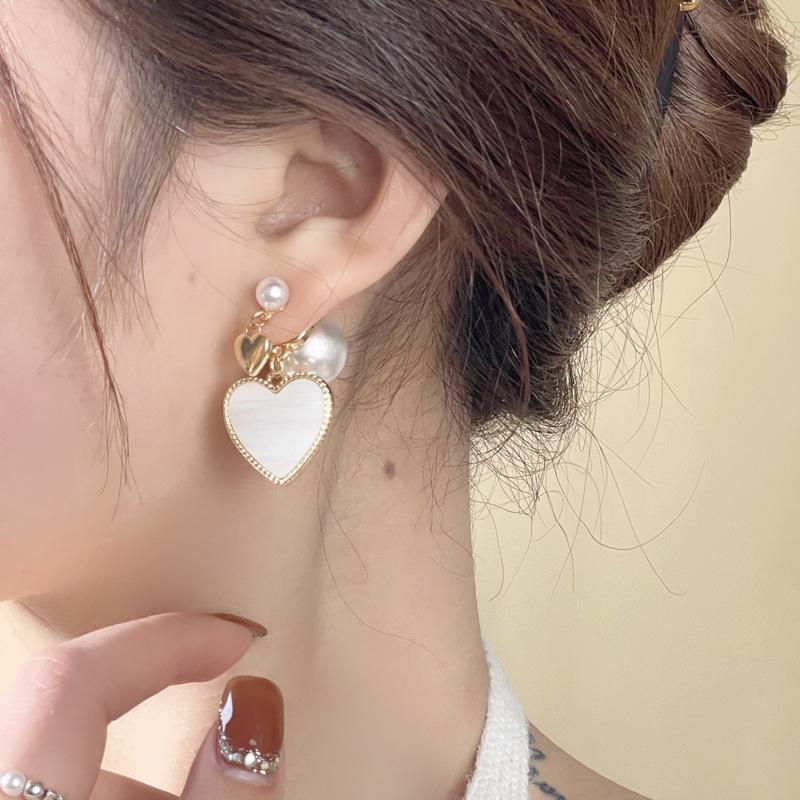 Elegant White Shell Heart Pearl Earrings For Women Sweet Gold Tone Dangle Earrings