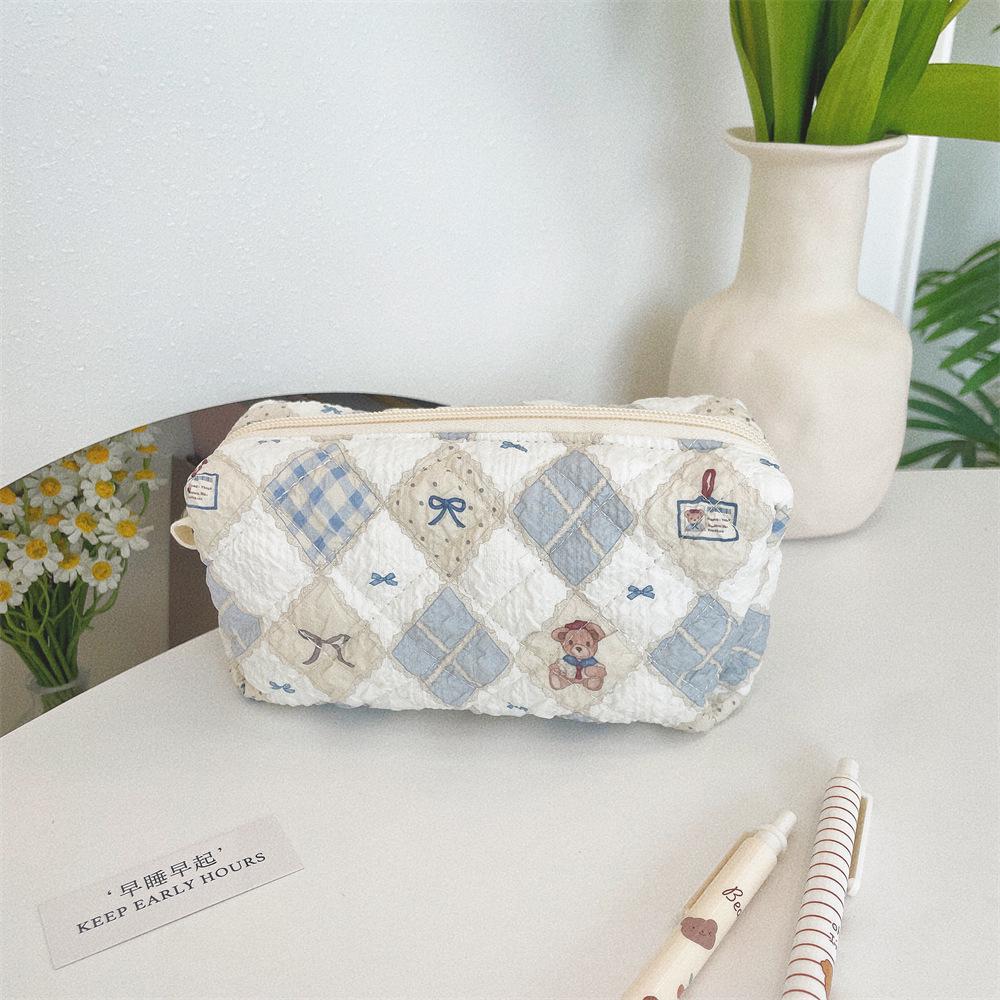 Fresh Quilted Hand-Held Cosmetic Bag for Girls - Large Capacity Cute Storage for Stationery and More